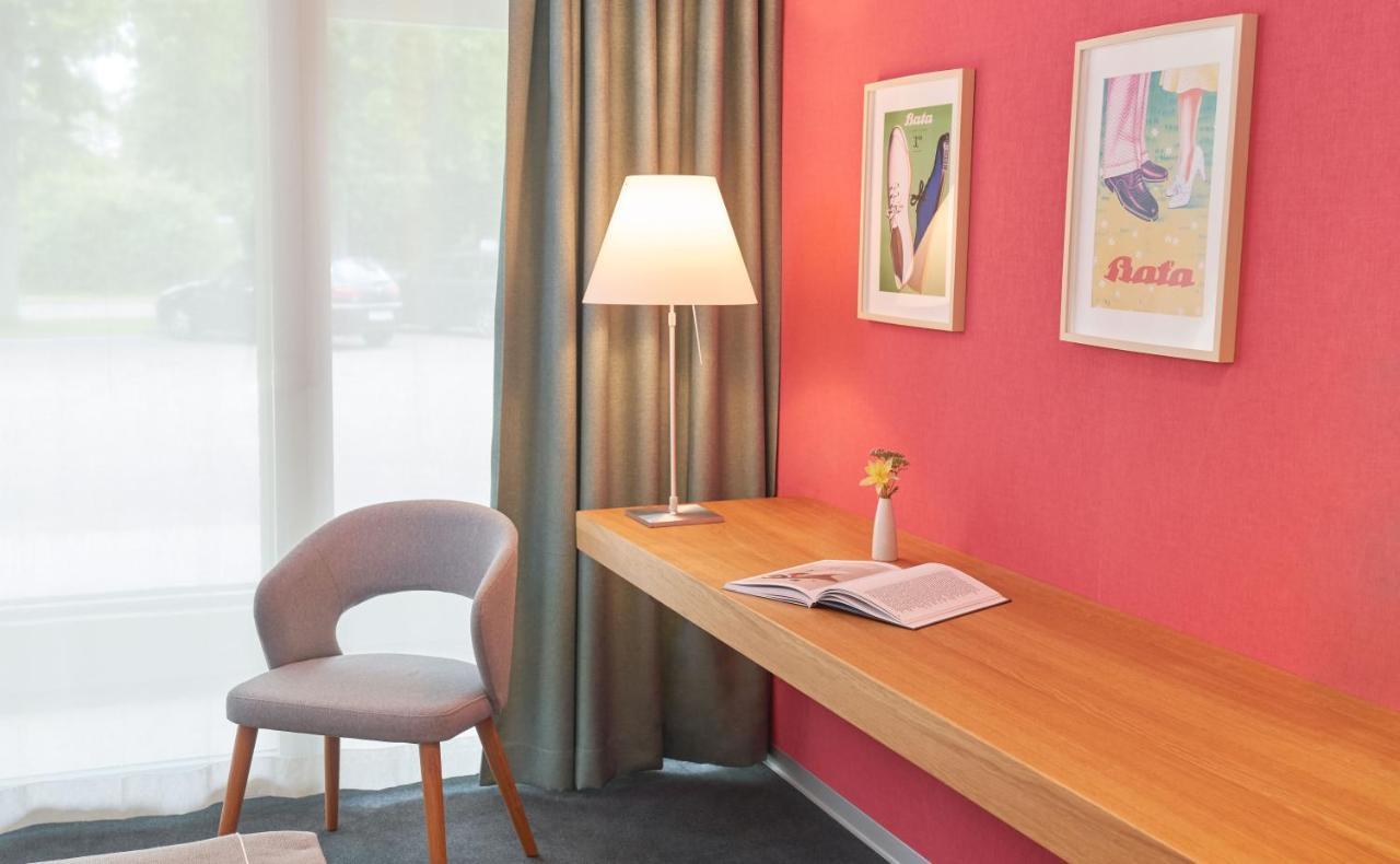 Готель Bata Club Haus Mohlin Екстер'єр фото
